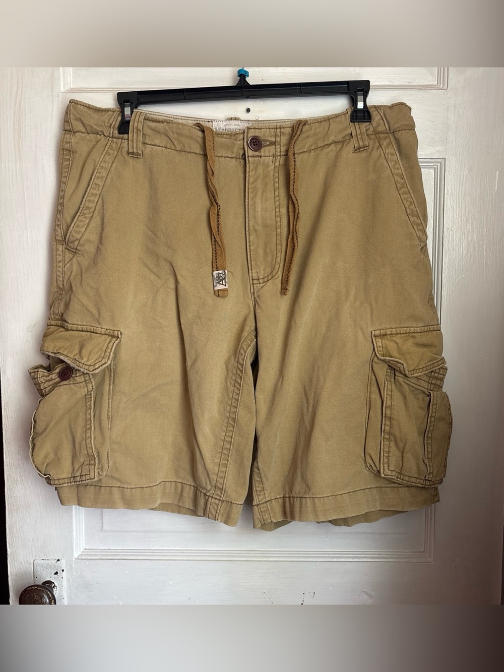 Aeropostale Men's Tan Cargo Shorts with Drawstring
